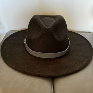 Women’s Black Straight Brim Hat